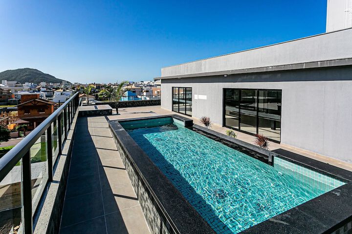 Pool 14 of 23