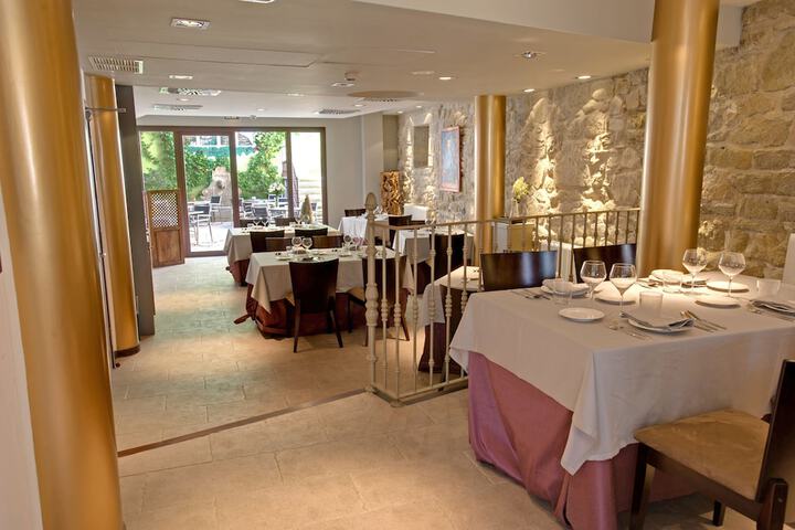 Dining 15 of 20