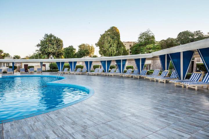 Hotel with Pool