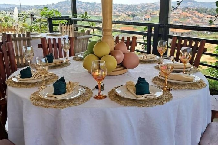 Dining 34 of 61
