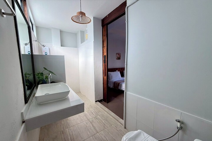 Room 27 of 60