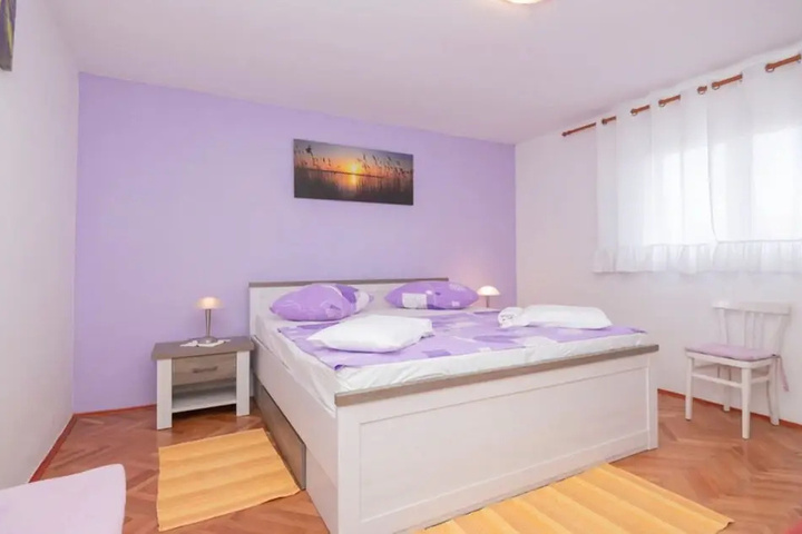 Room 3 of 10