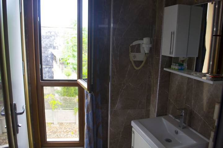 Room 12 of 21
