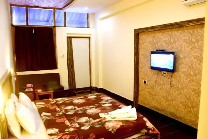 Room 5 of 25