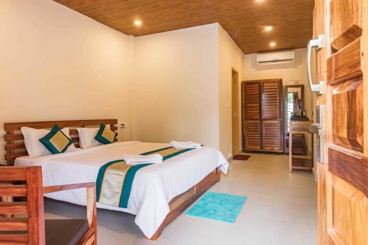 Room 4 of 7