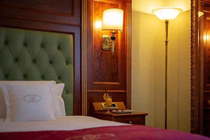 Room 28 of 110