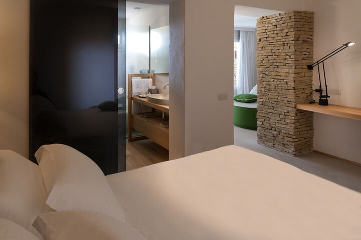 Room 40 of 134