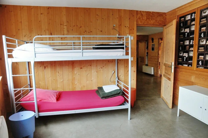 Room 2 of 16