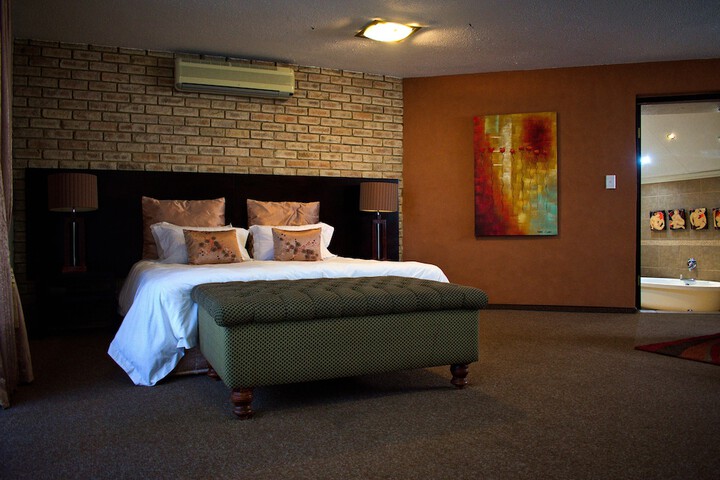Room 10 of 33