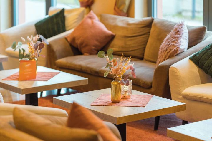 Lounge 40 of 71