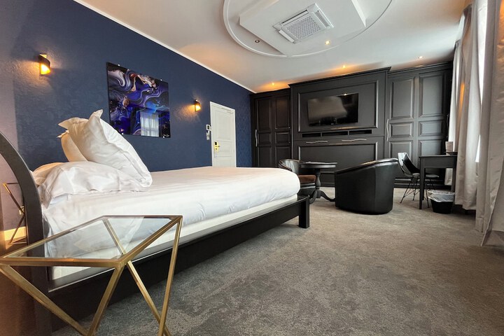 Room 37 of 62