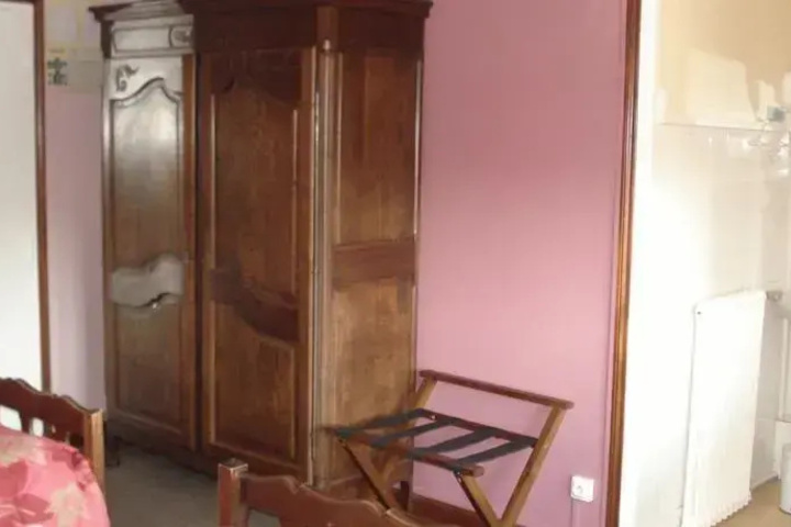 Room 2 of 10