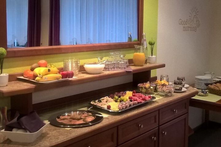 Dining 7 of 8