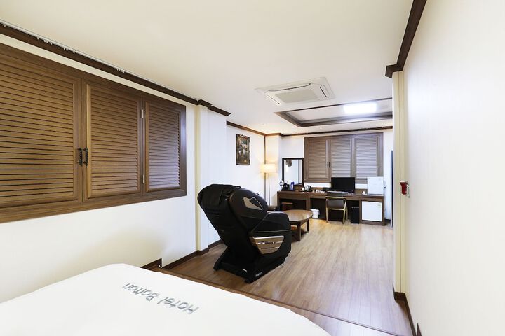 Room 34 of 90