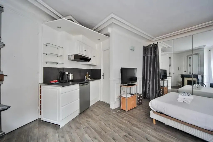 Room 3 of 7