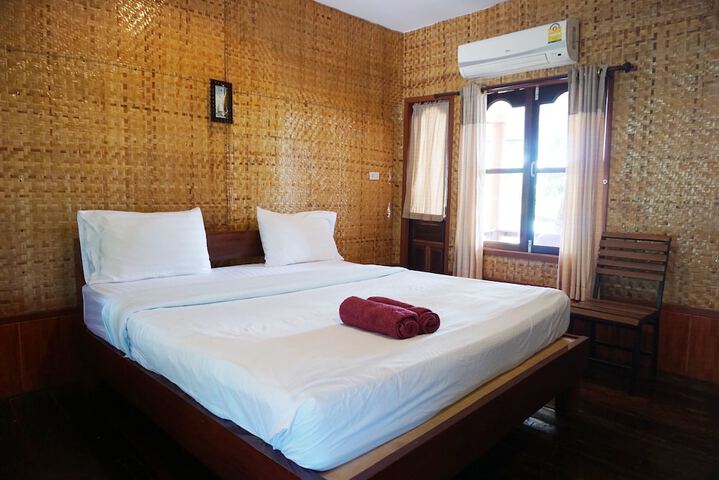 Room 17 of 28