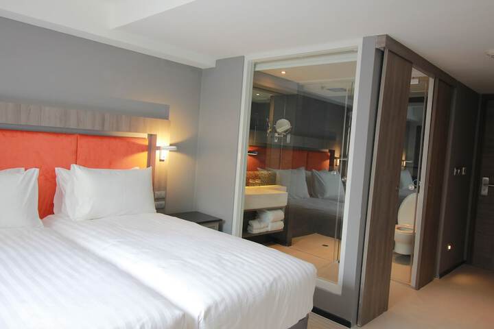 Room 10 of 61