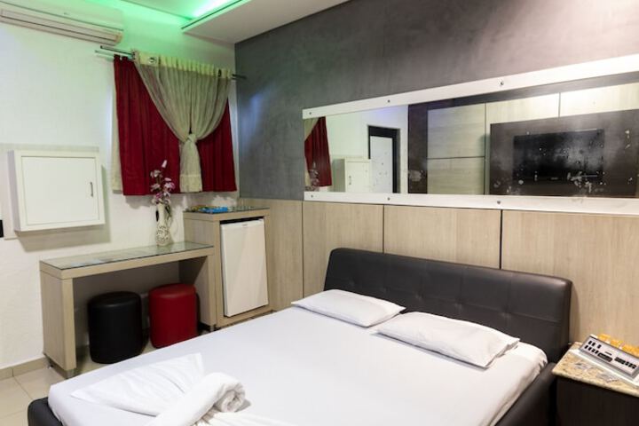Room 35 of 114