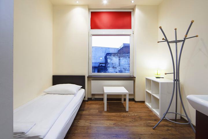 Room 9 of 35