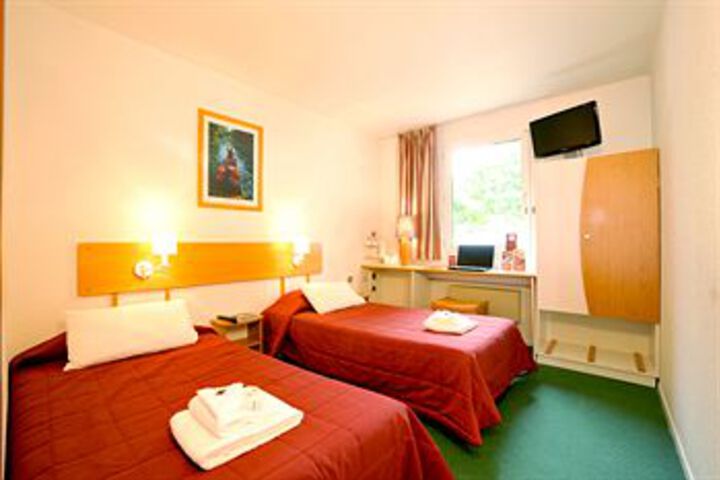 Room 9 of 27
