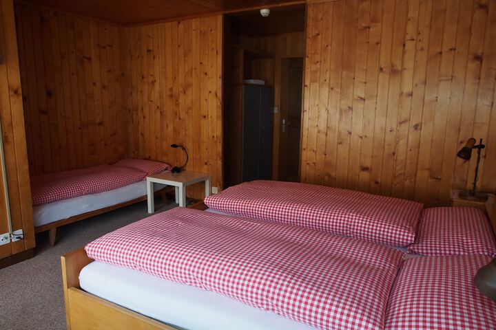 Room 6 of 42
