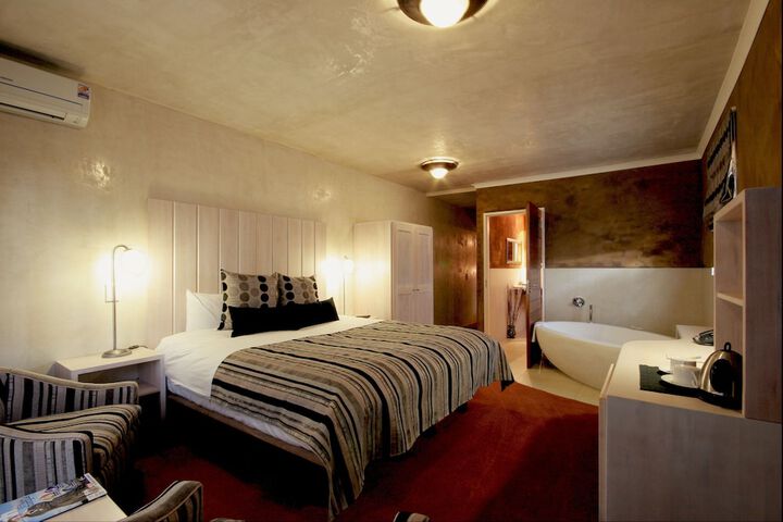 Room 4 of 76