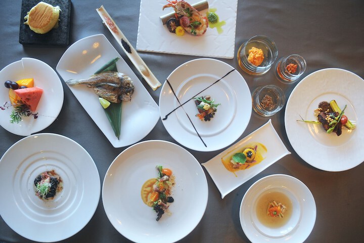 Dining 52 of 65