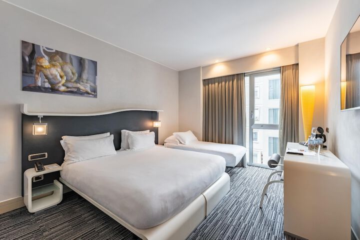 Room 40 of 87