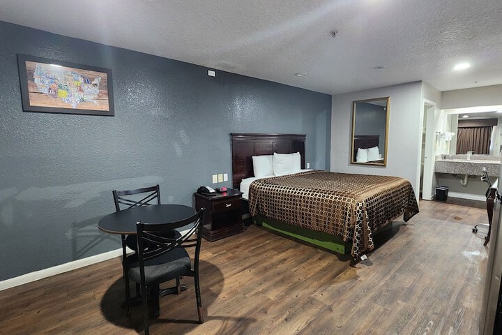 Room 10 of 24