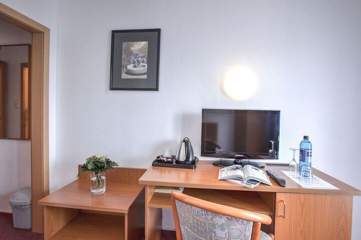 Room 21 of 33
