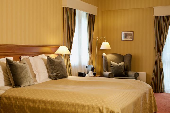 Room 10 of 83
