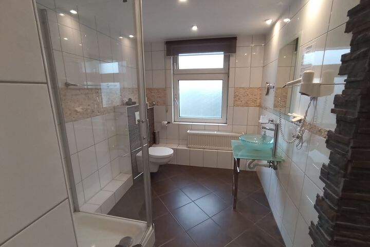 Room 7 of 19