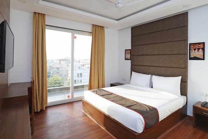 Room 10 of 30
