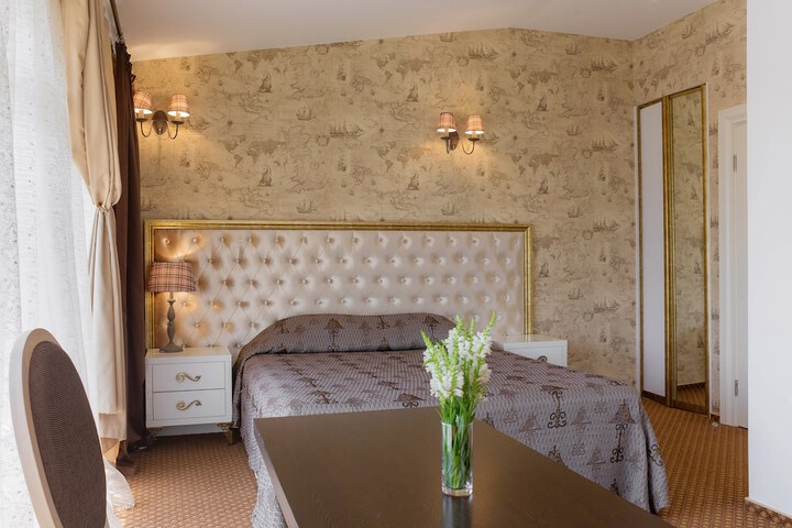 Room 6 of 75