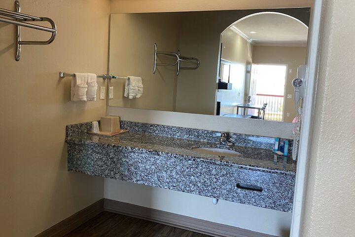 Bathroom sink