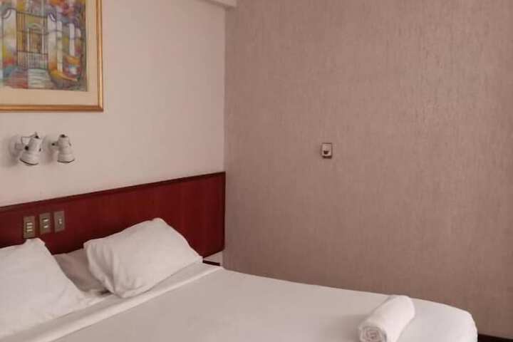 Room 4 of 37