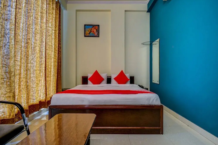 Room 6 of 11
