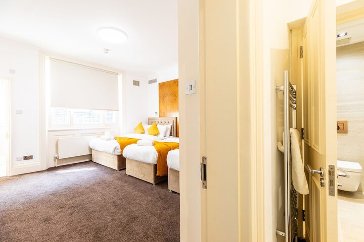 Room 32 of 60