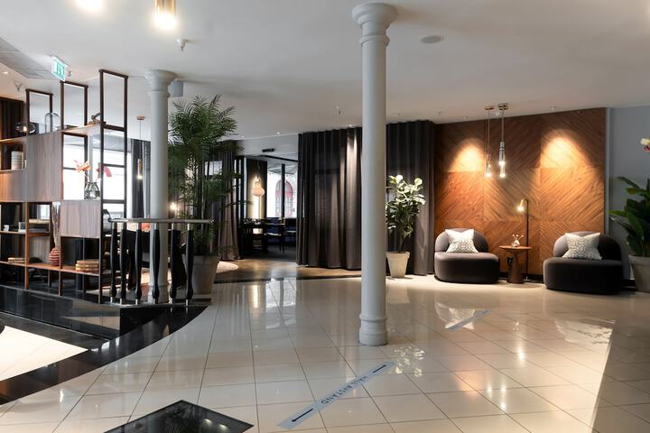 Guest Lobby