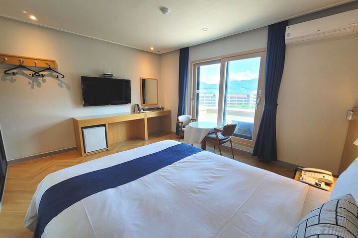 Room 4 of 31