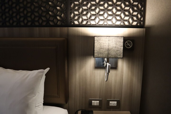 Room 16 of 77