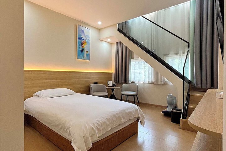 Room 8 of 74