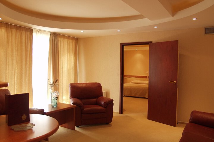 Room 8 of 32