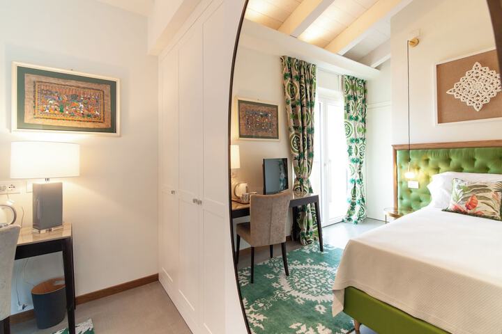 Room 9 of 40