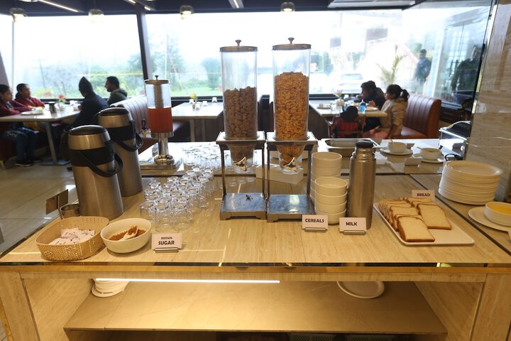 Dining 53 of 78