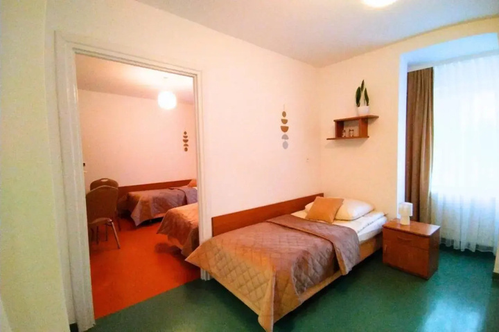 Room 4 of 11