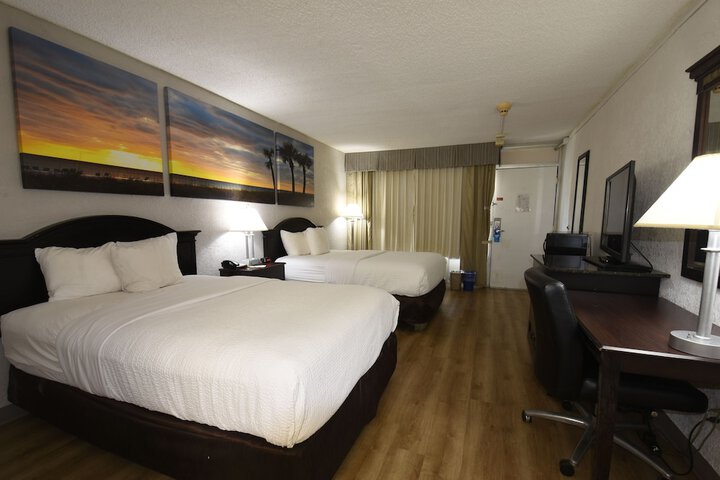 2 Double Beds (19 of 30)