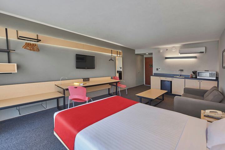 Room 17 of 47