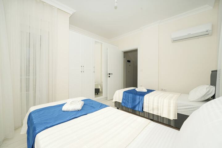 Room 5 of 35
