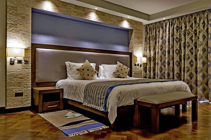 Room 7 of 33